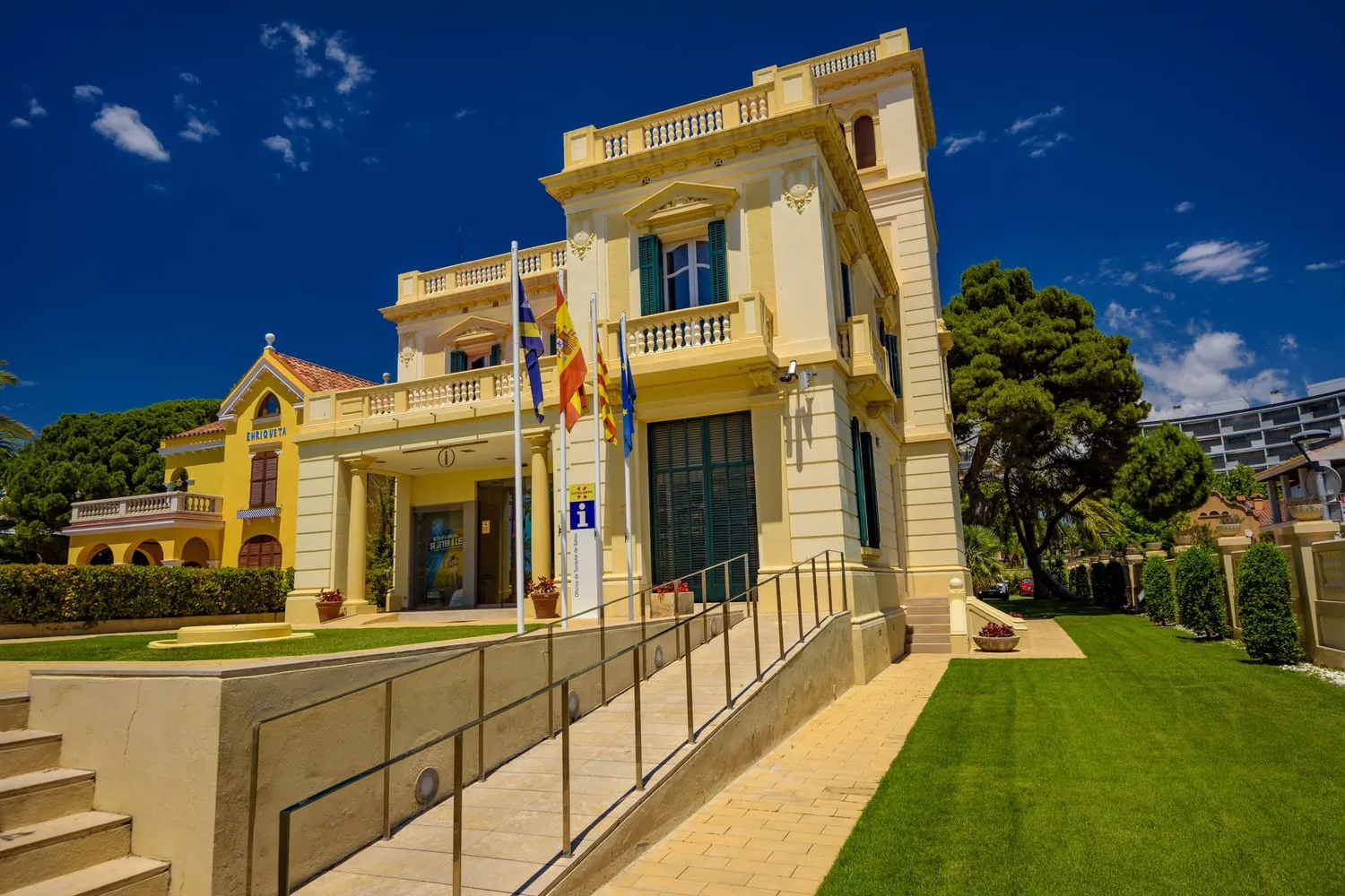 Edifici de l'oficina de turisme de Salou